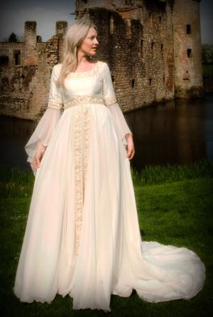 Свадебные платья в средневековом королевском стиле